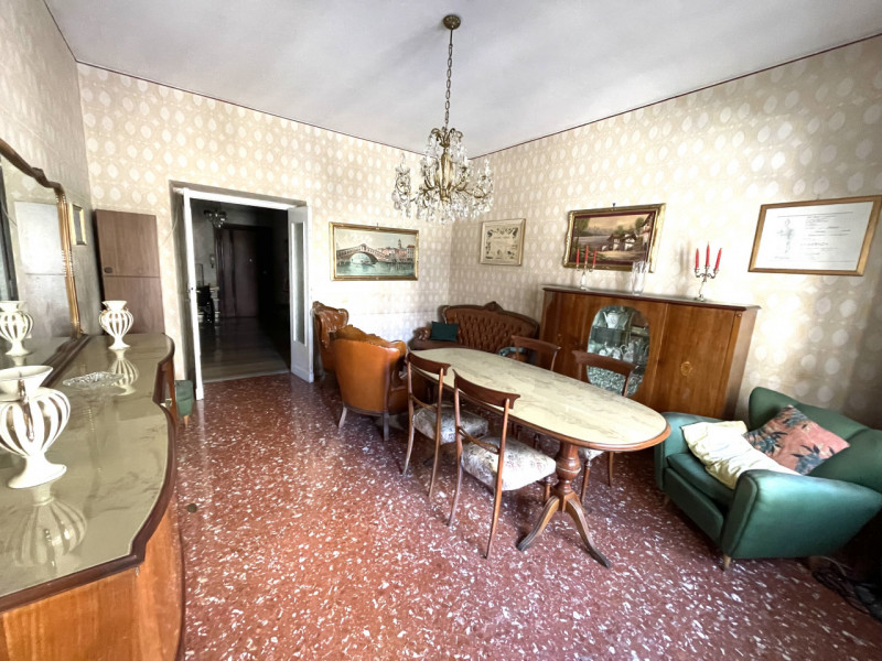 Immagine 2 di Appartamento in vendita  in via giacomo bresadola 54 a Roma