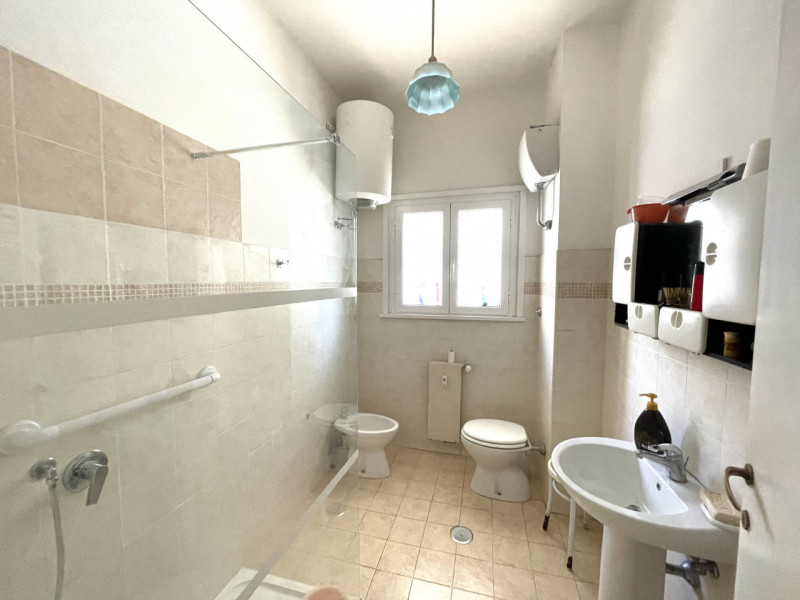 Immagine 18 di Appartamento in vendita  in via giacomo bresadola 54 a Roma