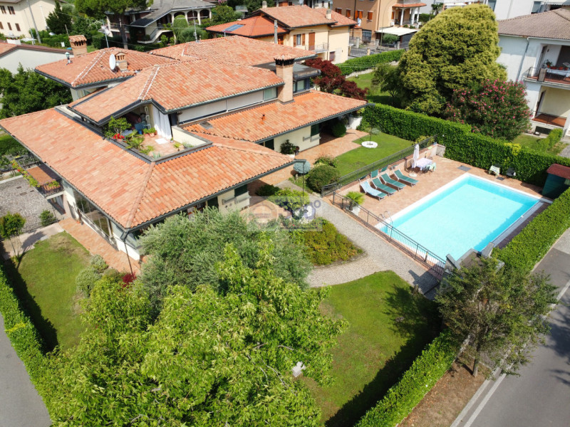 Immagine 1 di Villa in vendita  in Via San Filastro a Provaglio D'iseo