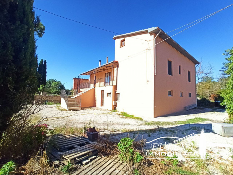 Immagine 4 di Casa indipendente in vendita  in LOCALITà PESCIA a Castiglione Del Lago