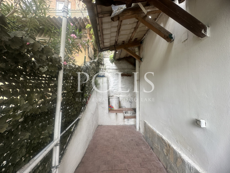 Immagine 16 di Appartamento in vendita  in VIA SANTA MARTA a Como