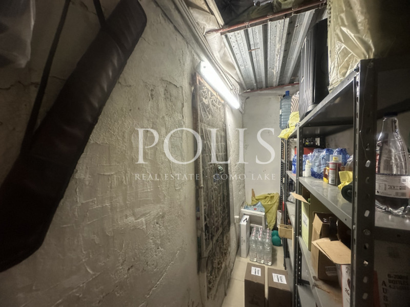 Immagine 17 di Appartamento in vendita  in VIA SANTA MARTA a Como