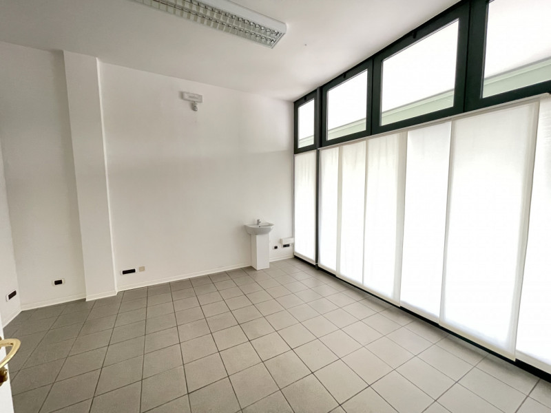 Immagine 4 di Ufficio in affitto  a Suzzara