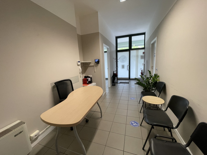 Immagine 7 di Ufficio in affitto  a Suzzara