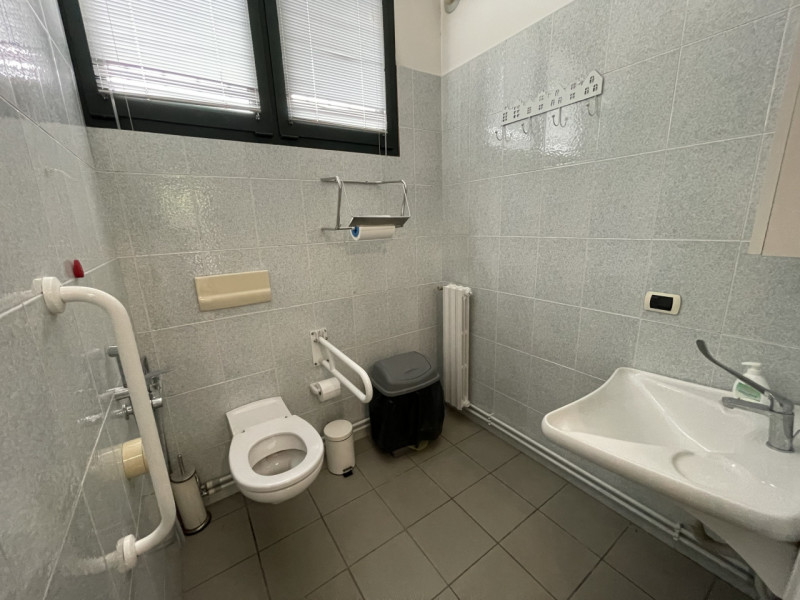 Immagine 11 di Ufficio in affitto  a Suzzara