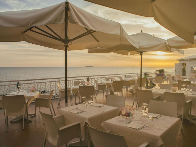 Immagine 11 di Appartamento in vendita  in Via del Littorale, N. 164 a Livorno