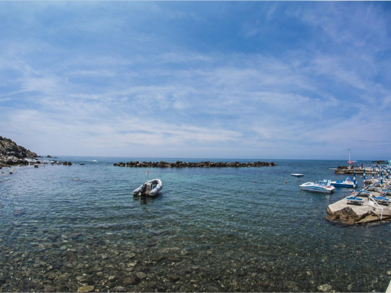 Immagine 16 di Appartamento in vendita  in Via del Littorale, N. 164 a Livorno