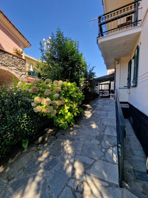 Immagine 2 di Appartamento in vendita  in Via Bosena a Rapallo