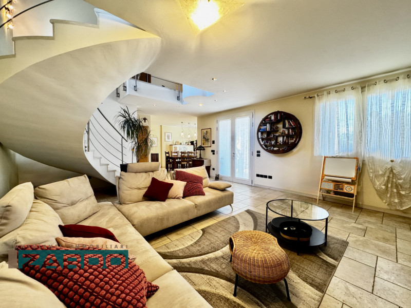 Immagine 5 di Casa indipendente in vendita  a Loria