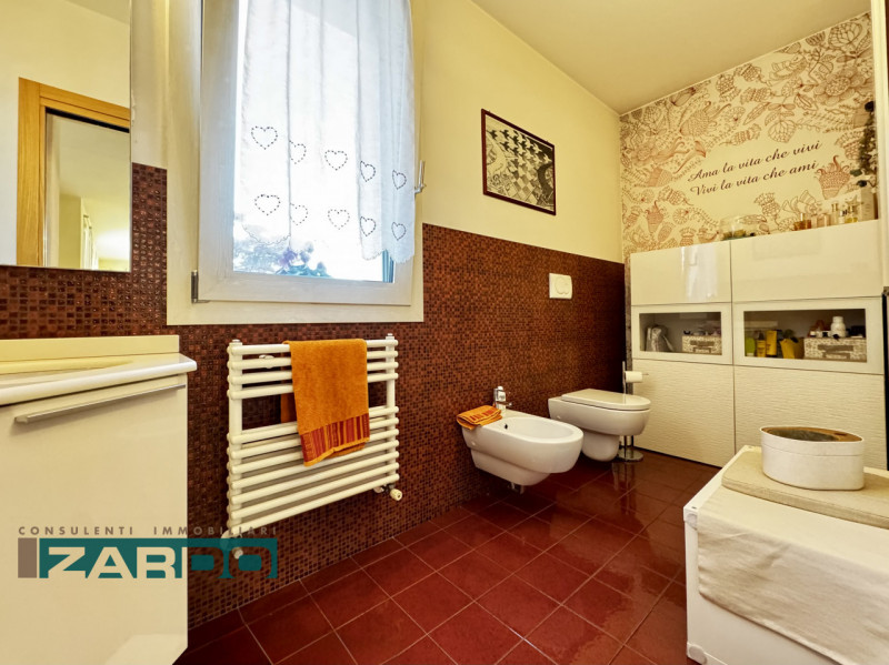 Immagine 10 di Casa indipendente in vendita  a Loria