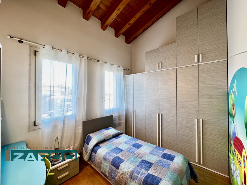 Immagine 15 di Casa indipendente in vendita  a Loria