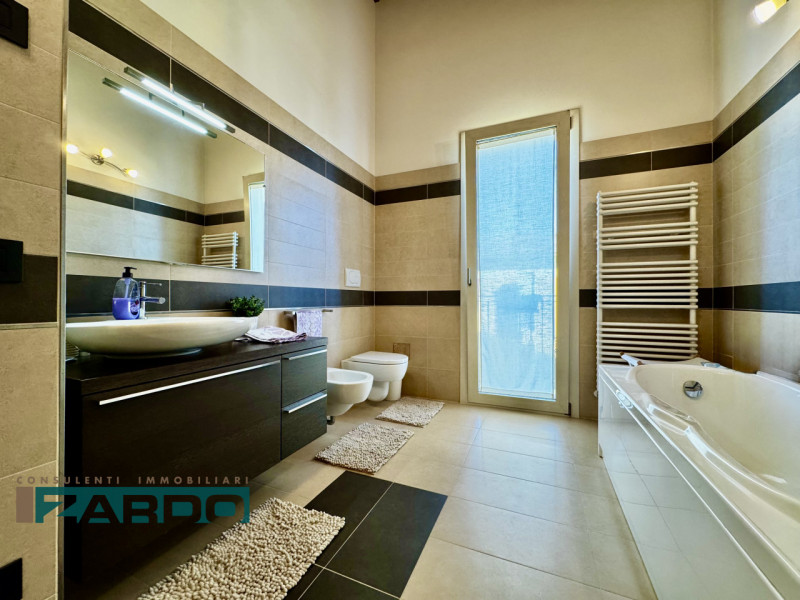 Immagine 16 di Casa indipendente in vendita  a Loria