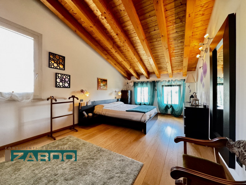 Immagine 17 di Casa indipendente in vendita  a Loria