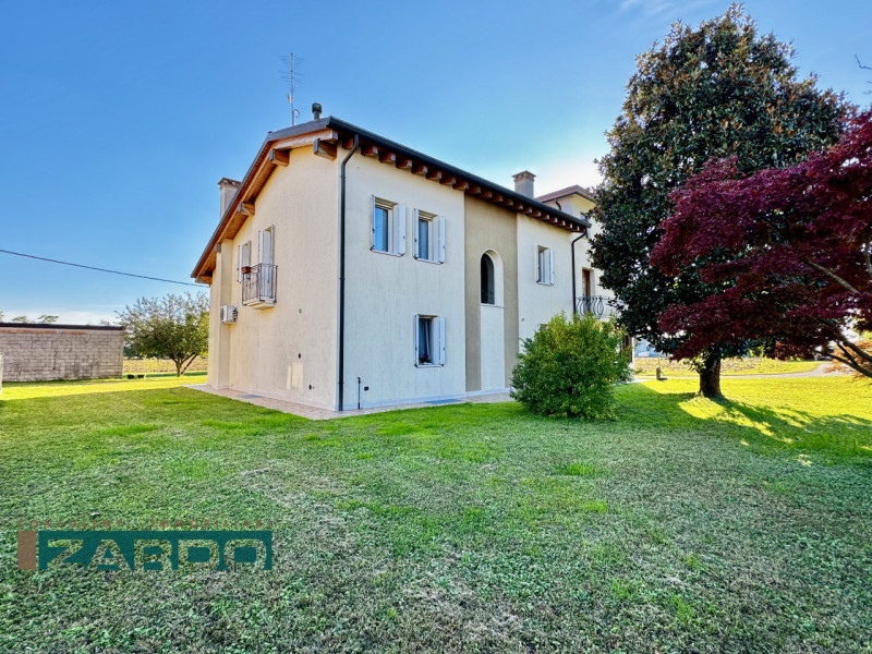 Immagine 19 di Casa indipendente in vendita  a Loria