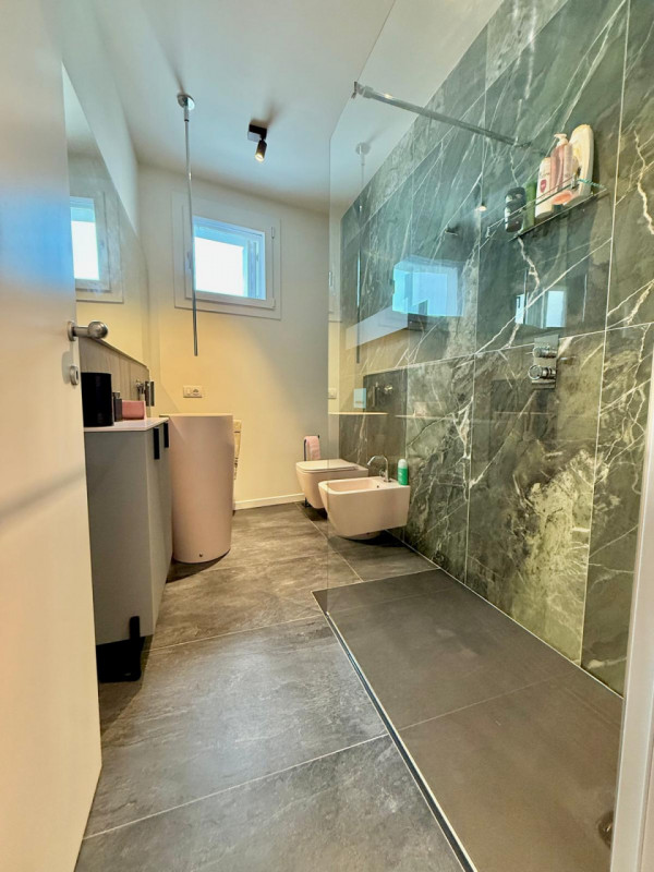 Immagine 13 di Attico in vendita  in Strada Budellungo a Parma