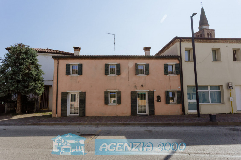 Immagine 1 di Casa bifamiliare in vendita  in via olmo 67 a Tribano