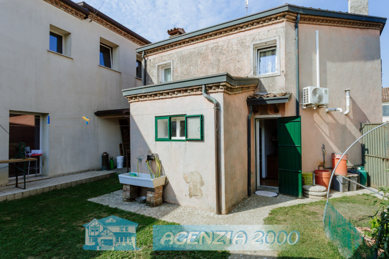 Immagine 44 di Casa bifamiliare in vendita  in via olmo 67 a Tribano