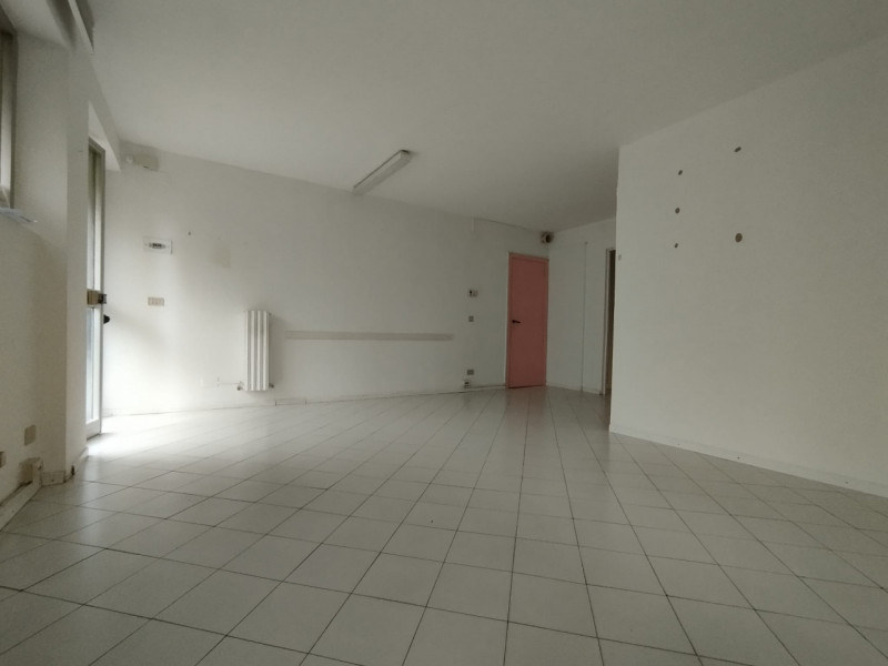 Immagine 4 di Ufficio in affitto  in Via Renato Paolini a Pescara