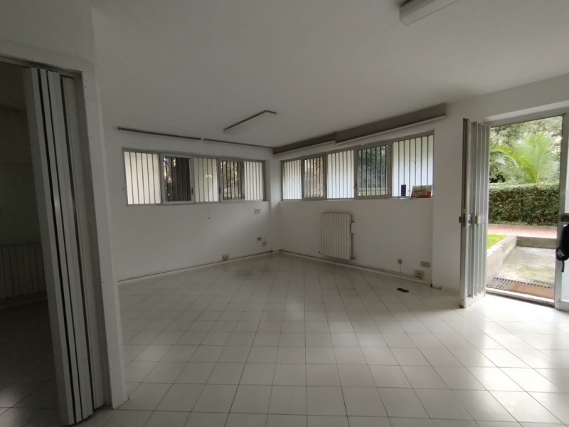 Immagine 6 di Ufficio in affitto  in Via Renato Paolini a Pescara