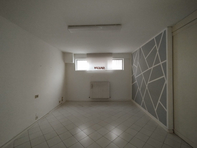 Immagine 11 di Ufficio in affitto  in Via Renato Paolini a Pescara