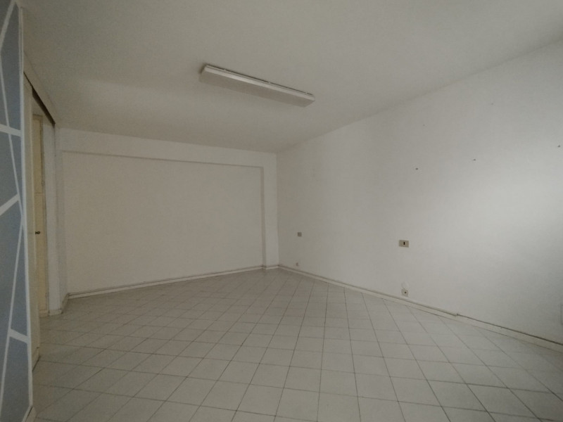 Immagine 12 di Ufficio in affitto  in Via Renato Paolini a Pescara