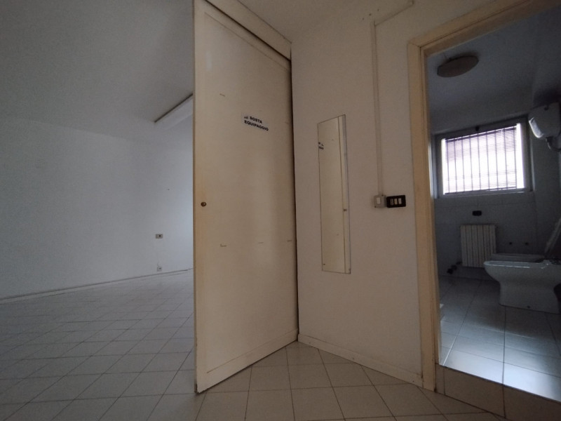 Immagine 15 di Ufficio in affitto  in Via Renato Paolini a Pescara
