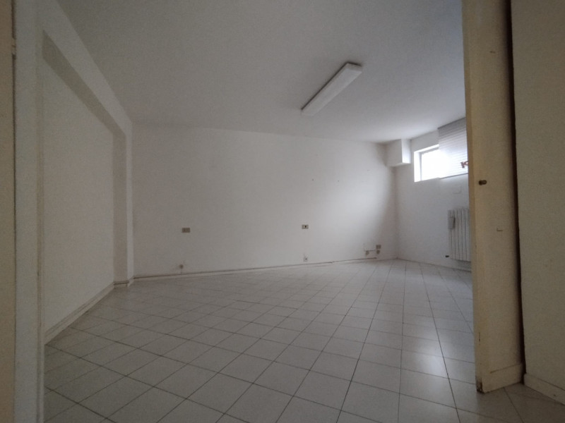 Immagine 16 di Ufficio in affitto  in Via Renato Paolini a Pescara