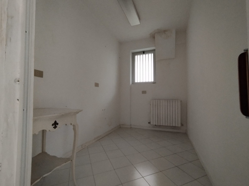 Immagine 17 di Ufficio in affitto  in Via Renato Paolini a Pescara