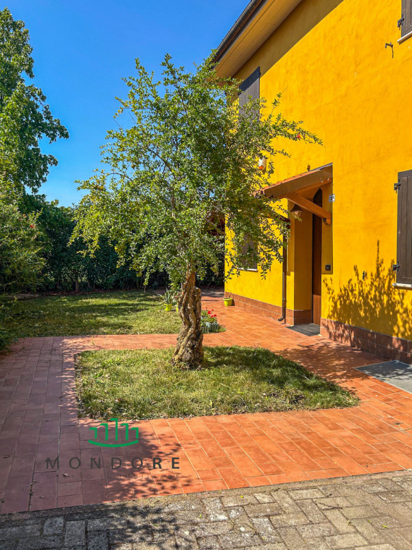 Immagine 3 di Villa in vendita  in via russo 13 a San Lazzaro Di Savena
