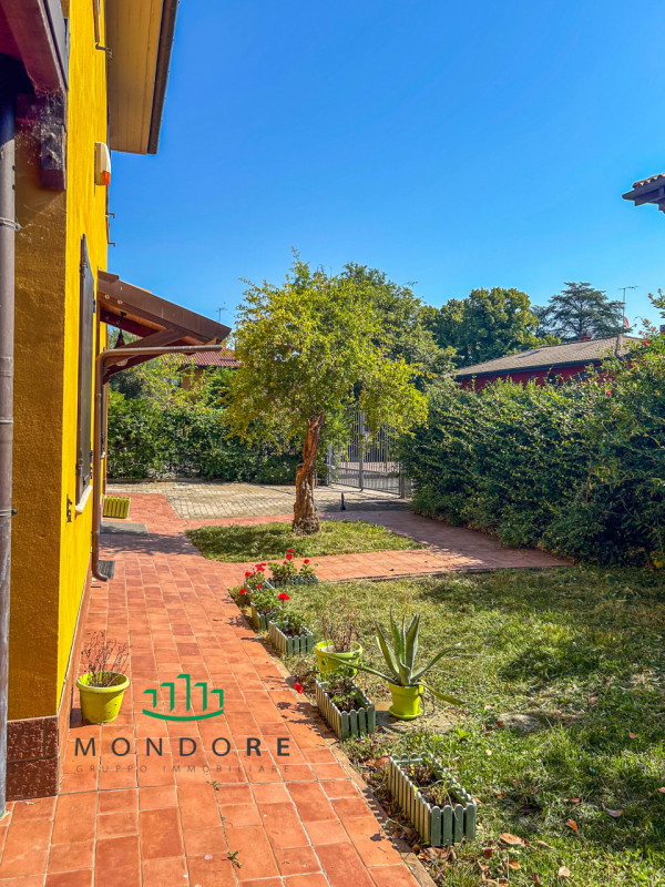 Immagine 5 di Villa in vendita  in via russo 13 a San Lazzaro Di Savena