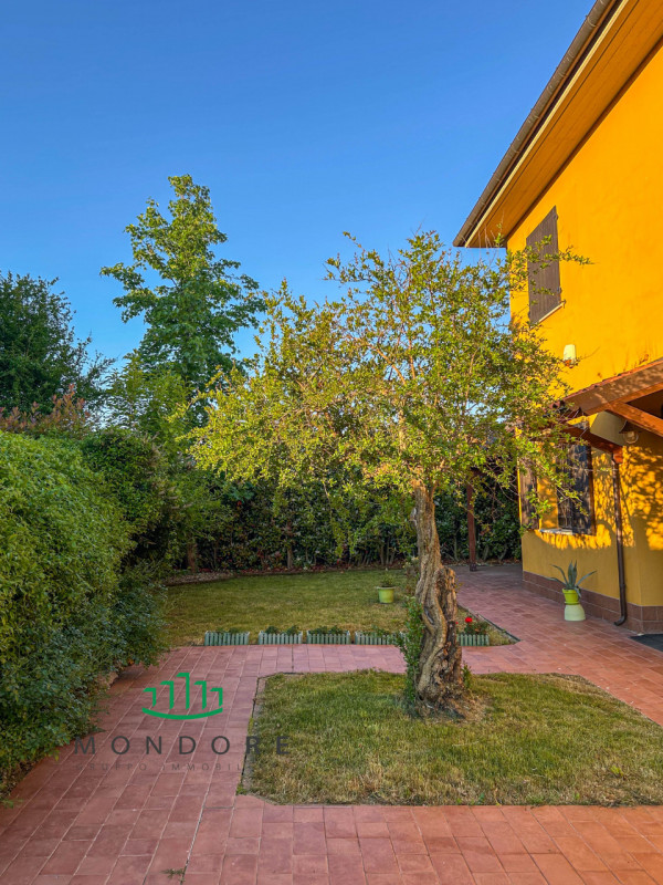 Immagine 6 di Villa in vendita  in via russo 13 a San Lazzaro Di Savena