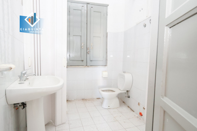 Immagine 12 di Appartamento in vendita  in Via Amedeo Duca d'Aosta a Palagonia