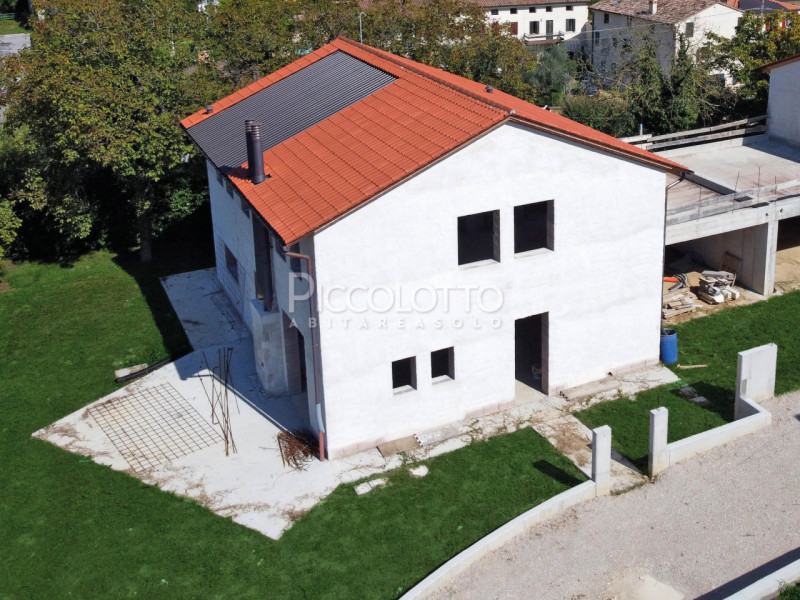 Immagine 2 di Appartamento in vendita  in Via Cannaregio a Castelcucco