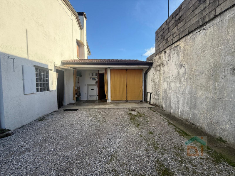 Immagine 21 di Casa indipendente in vendita  in via Latisana 61 a Castions Di Strada