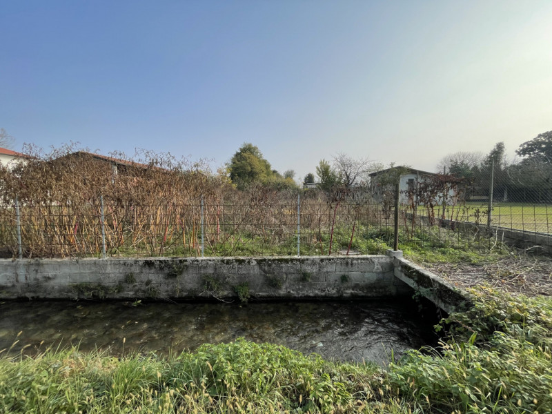 Immagine 2 di Terreno in vendita  in via cartiere a Rossano Veneto