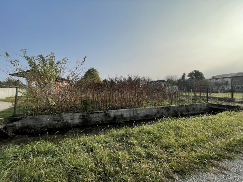 Immagine 3 di Terreno in vendita  in via cartiere a Rossano Veneto