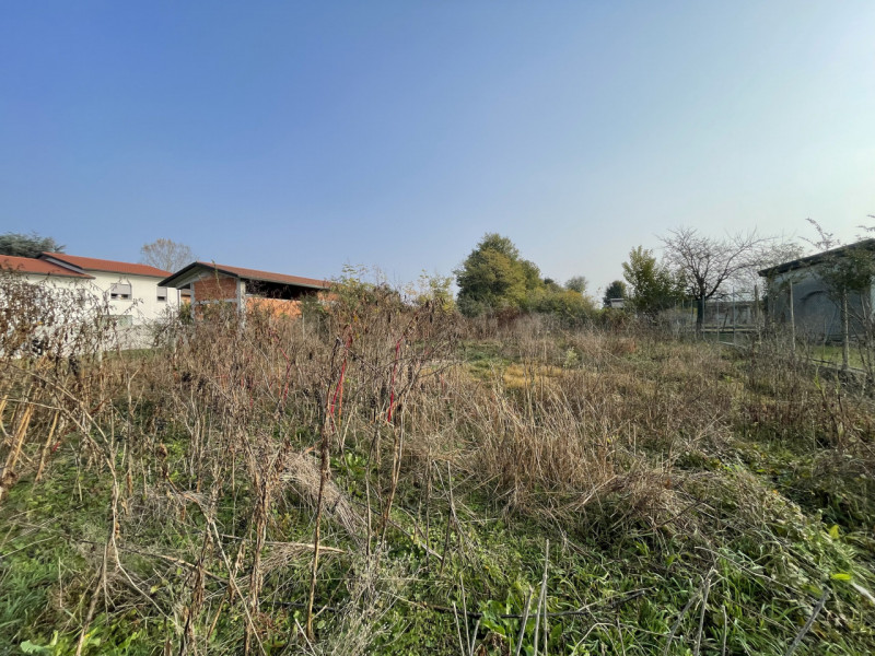 Immagine 4 di Terreno in vendita  in via cartiere a Rossano Veneto