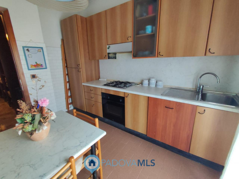 Immagine 2 di Appartamento in vendita  in Via Giovanni Pascoli a Padova