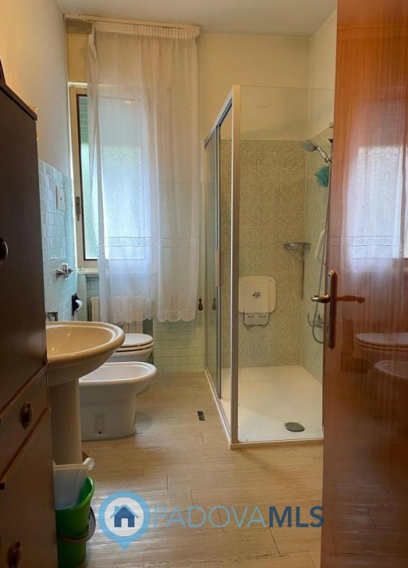 Immagine 11 di Appartamento in vendita  in Via Giovanni Pascoli a Padova