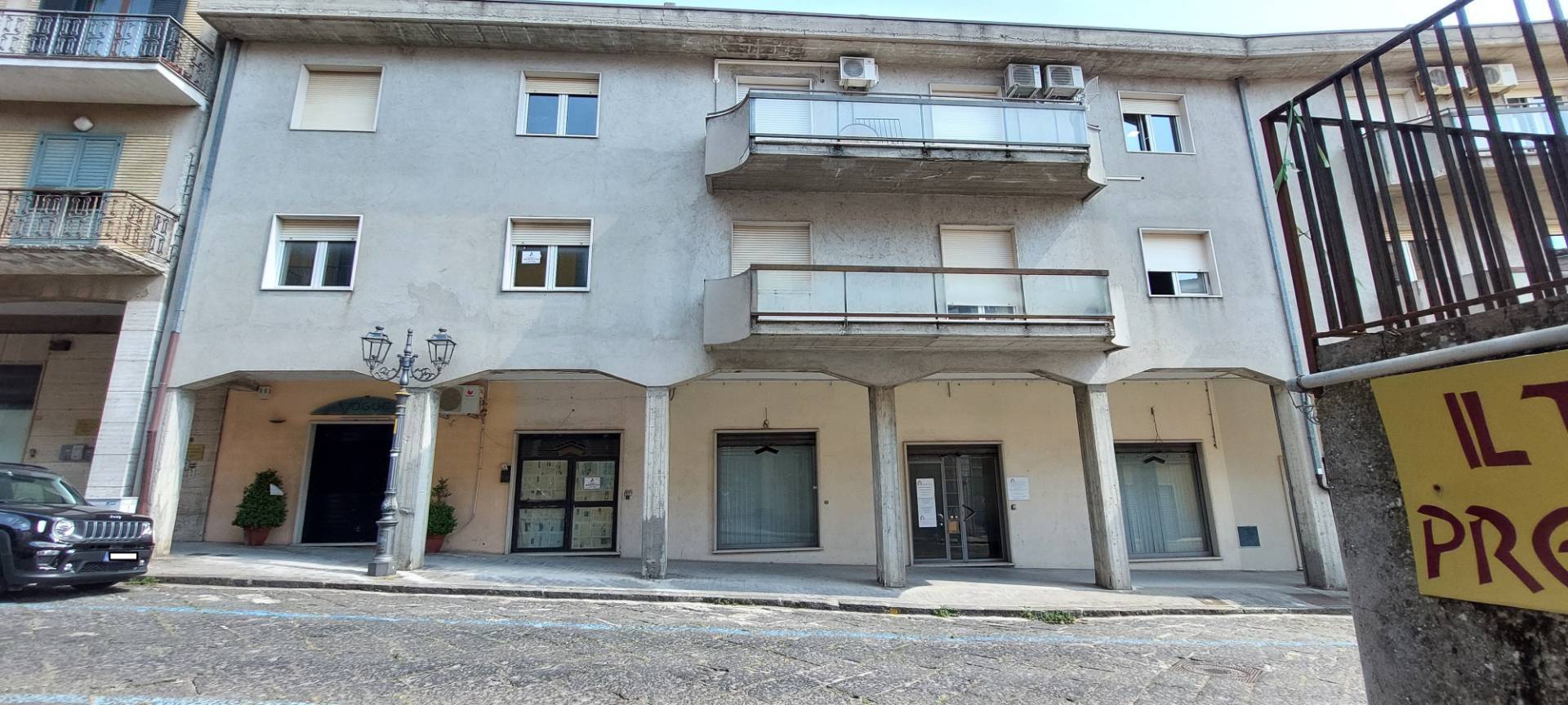 Immagine 1 di Locale commerciale in affitto  in corso europa a Ariano Irpino