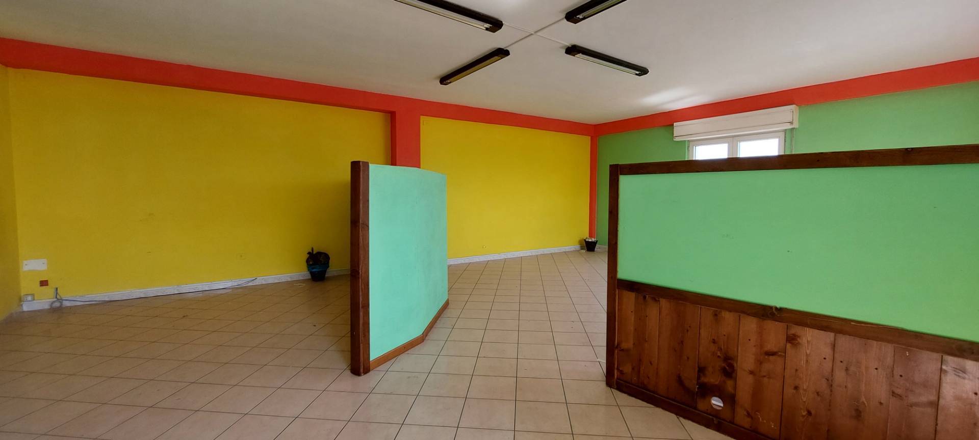 Immagine 13 di Locale commerciale in affitto  in corso europa a Ariano Irpino