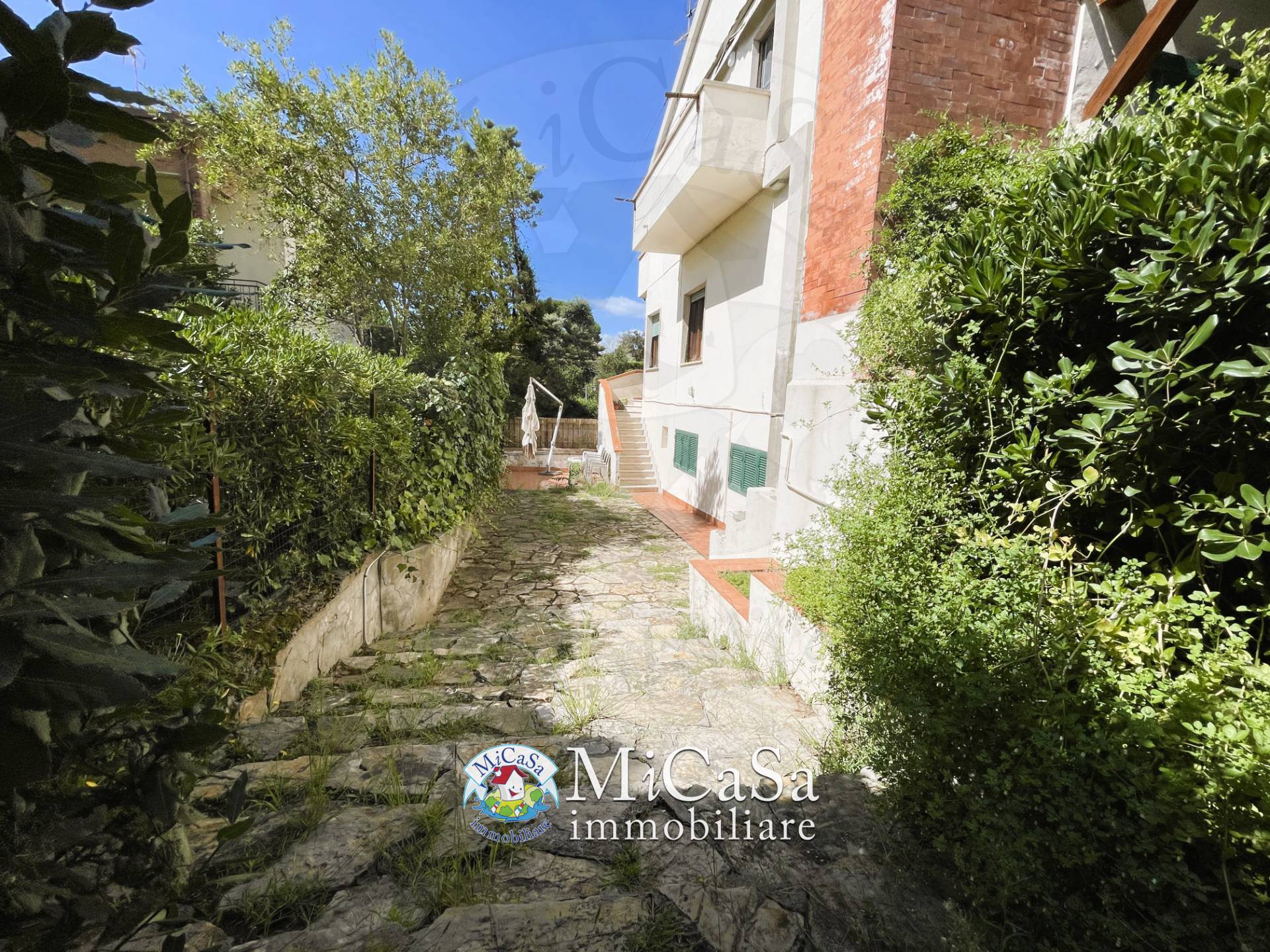 Immagine 21 di Appartamento in vendita  in Via Delle Salvie 14 a Pisa