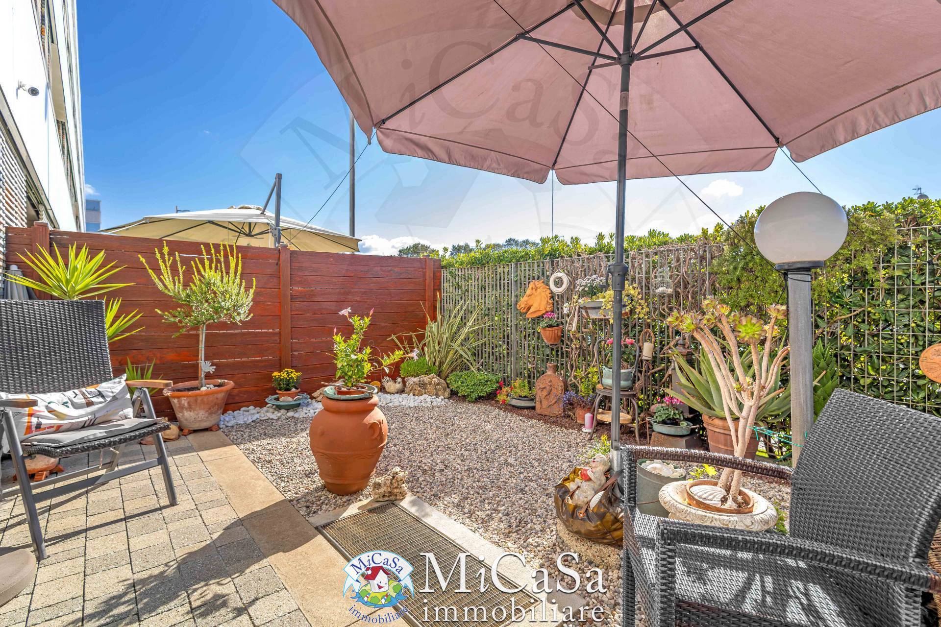 Immagine 19 di Appartamento in vendita  in Via Delle Mimose 1 a Pisa