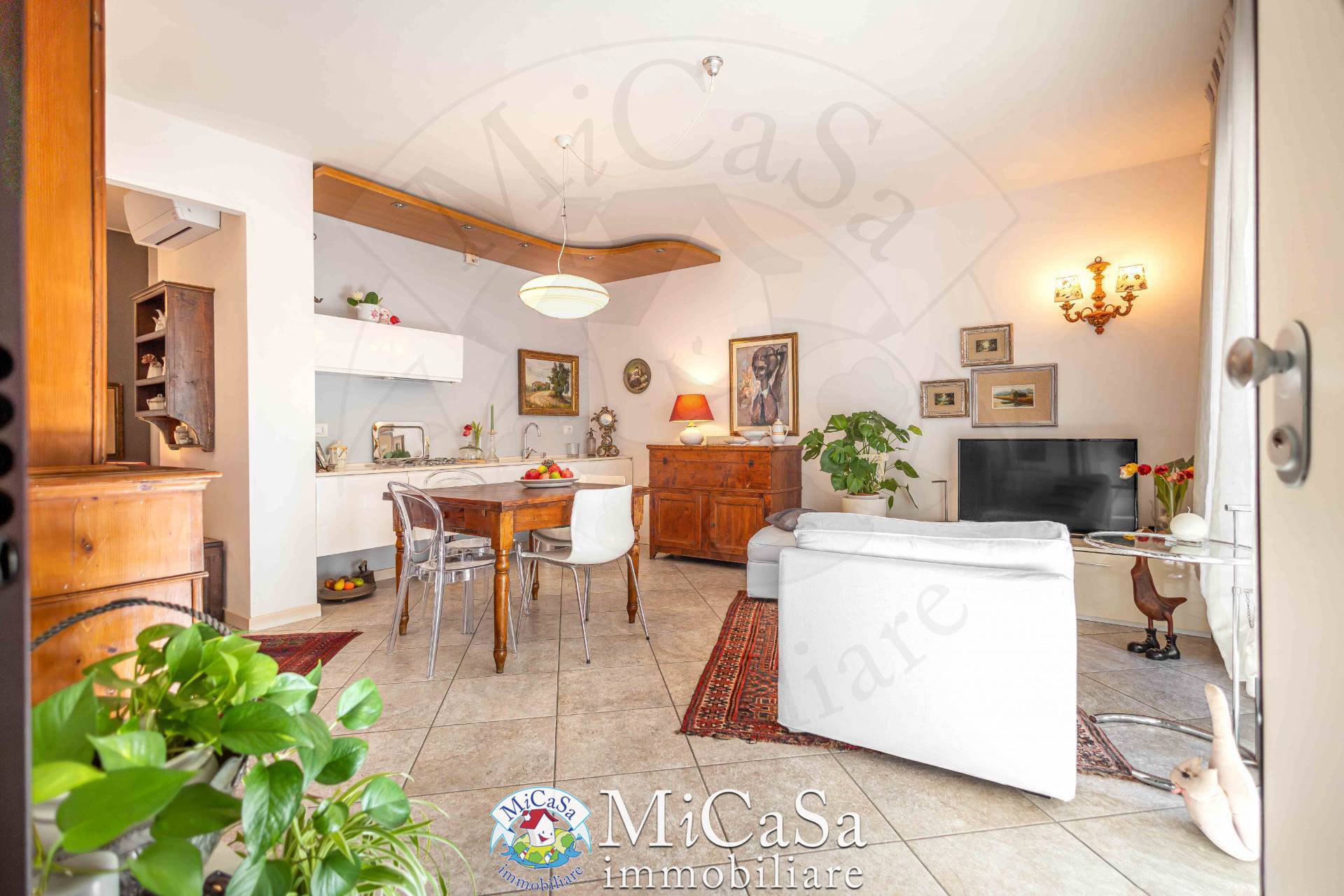 Immagine 2 di Appartamento in vendita  in Via Delle Mimose 1 a Pisa