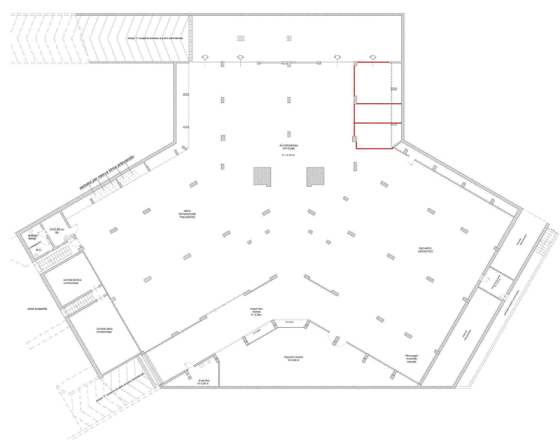 Immagine 2 di Box auto in vendita  in Via Peucetia 3 a Bari