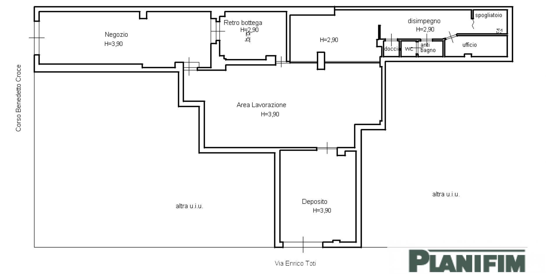 Immagine 14 di Locale commerciale in affitto  in Corso Benedetto Croce 76/a a Bari