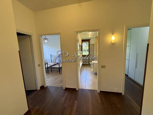 Immagine 13 di Appartamento in vendita  in Via Monteverde a Como