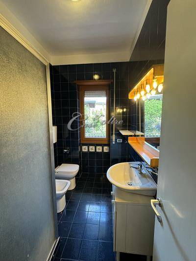 Immagine 14 di Appartamento in vendita  in Via Monteverde a Como