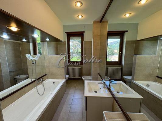 Immagine 18 di Appartamento in vendita  in Via Monteverde a Como