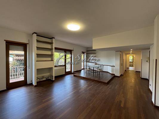 Immagine 2 di Appartamento in vendita  in Via Monteverde a Como